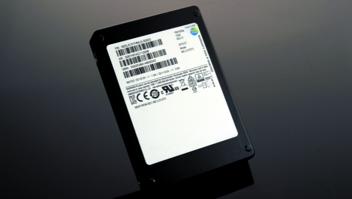 Samsung představil gigantický SSD disk Samsung představil gigantický SSD disk