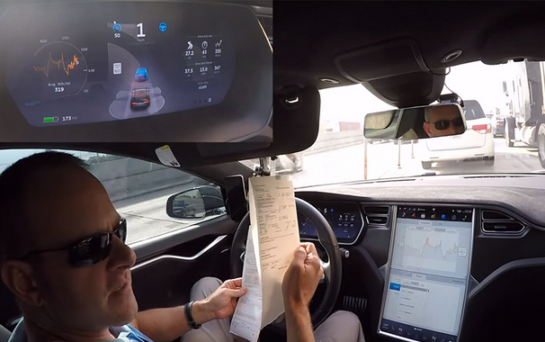 Tesla uvedla autopilot pro své automobily Tesla uvedla autopilot pro své automobily