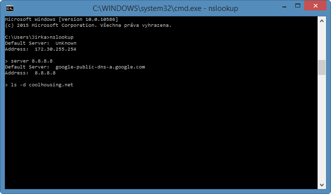 Aplikace nslookup nastavená pro kontrolu DNS záznamů prostřednictvím DNS serveru společnosti Google. Na posledním řádku je zadán příkaz pro vylistování DNS záznamů domény coolhousing.net.